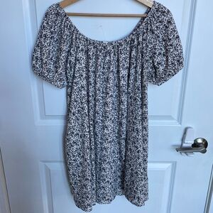 Puff sleeve Flowy Dress 🖤